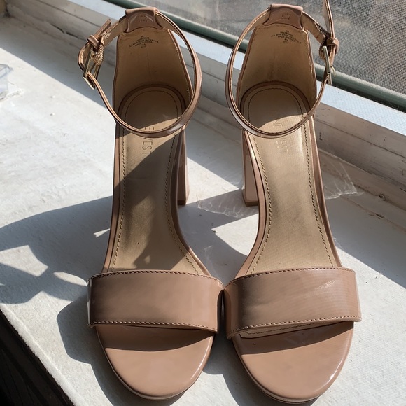 Nine West Nude Heels - Picture 2 of 4